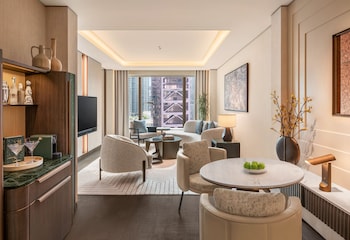 Deluxe Suite, 2 Twin Beds (Urban)