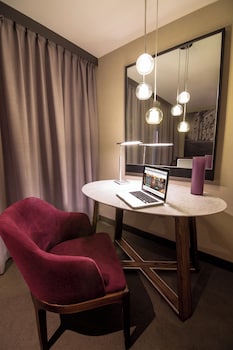 Club Room, 1 King Bed (Fiesta)