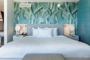 Suite, 1 King Bed, City View