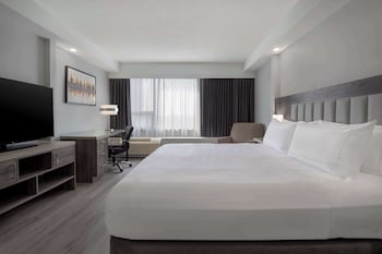 1 King Bed Suite with Living Room