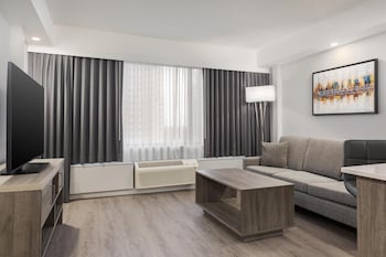 2 Queen Beds Suite with Living Room