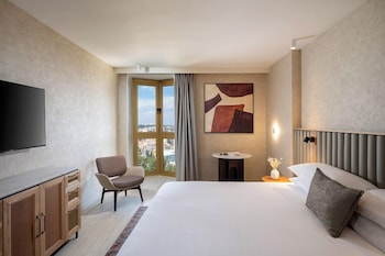 Deluxe New City Renovated