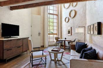 Suite, 1 King Bed, Mountain View