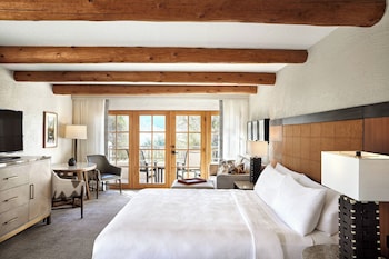 Signature Room, 1 King Bed (Hearing Accessible)