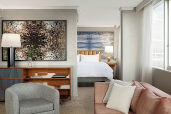 Executive Suite, 1 King Bed with Sofa bed, Lake View