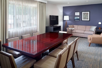 Suite, 1 Queen Bed with Sofa bed (Hospitality Suite)