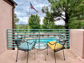Standard Room, 1 King Bed, Balcony, Pool View