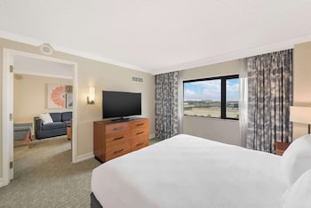 Suite, 1 King Bed, Non Smoking (Bathtub)