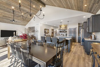 Indian Point - 4-Bedroom Lodge 188