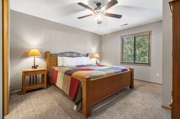 2-BD Waterfront Walk-In Condo - 605