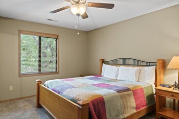 2-BD Waterfront Walk-In Condo - 606