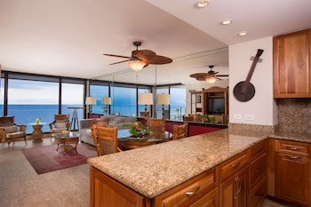 Premium Suite, 1 King Bed, Oceanfront
