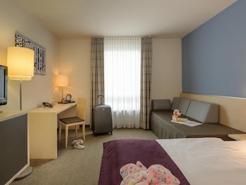 Standard Room, 1 Queen Bed with Sofa bed