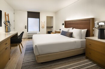 Guest room, 1 King (Mobility Accessible, Roll-in Shower)