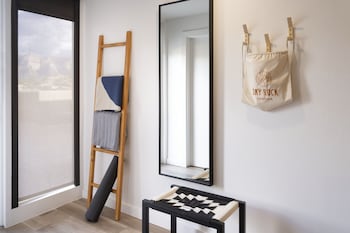 Guest room, 1 King (Mobility Accessible, Roll-in Shower)