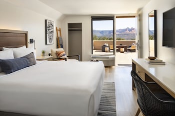 Guest room, 1 King, Red Rocks view, High floor (Mobility Accessible, Roll-in Shower)