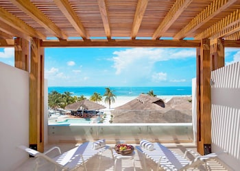 Signature Suite, 1 King Bed, Oceanfront