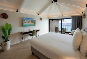 Deluxe Room, Oceanfront (Blues)