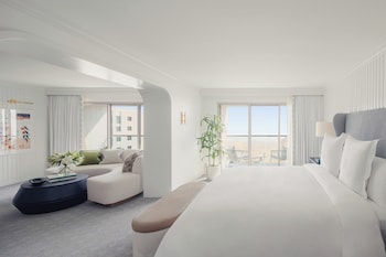 Room, 1 King Bed, Balcony, Oceanfront (The 720)