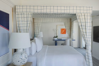 Suite, 1 King Bed, (Malibu Sunset)