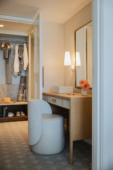 Suite, 2 Bedrooms, Mobility Accessible (City View)