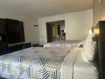 Deluxe Room, 2 Double Beds, Smoking, Refrigerator & Microwave