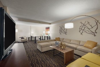 Junior Suite, 1 King Bed with Sofa bed, Mobility Accessible, Bathtub