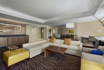 Suite, 1 King Bed with Sofa bed, Kitchenette