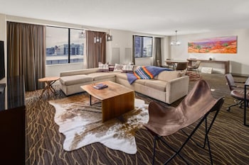 Suite, 1 King Bed with Sofa bed, Kitchen (Alta)