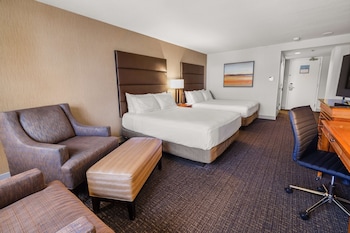 Deluxe Room, 2 Queen Beds, Mountain View