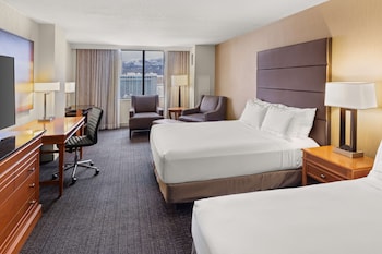 Deluxe Room, 2 Queen Beds, Mountain View