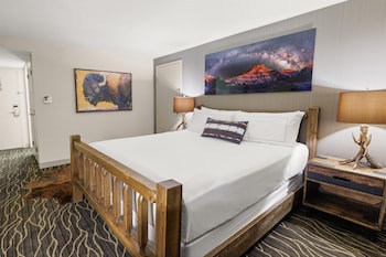Suite, 1 King Bed with Sofa bed, Kitchen (Alta)