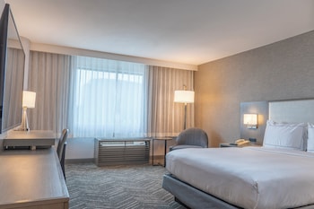 Standard Room, 1 Queen Bed, Accessible Bathtub (Communications, Mobility)
