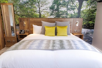 Suite, 1 King Bed, Non Smoking, Garden View (Converts to 2 Twin Beds;w/ Sofabed)