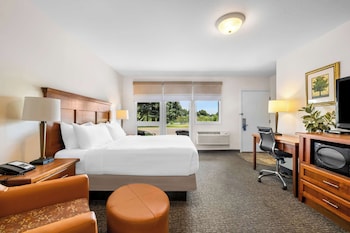 Standard Room, 1 King Bed, Kitchen, River View