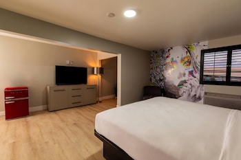 Suite, 1 King Bed, Non Smoking