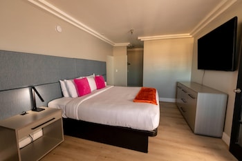 Suite, 1 Bedroom, Non Smoking (Lexi Suite, 1 King Bed)