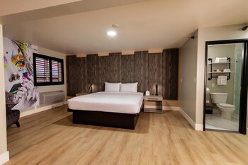 Suite, 1 King Bed, Non Smoking