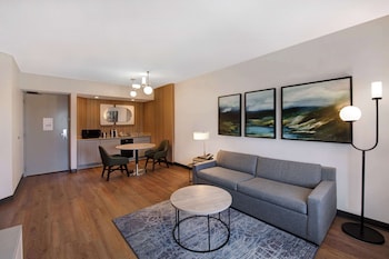 Suite, One King Bed, Accessible