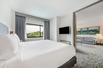Suite, 1 King Bed with Sofa bed, Balcony