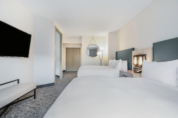 Suite, Multiple Beds, Microwave