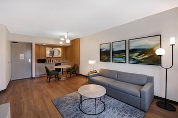 Suite, 1 King Bed, Hearing Accessible, Microwave