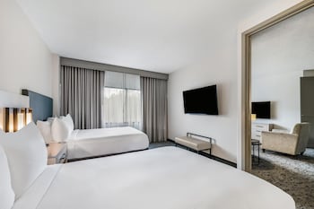 Suite, Multiple Beds, Microwave