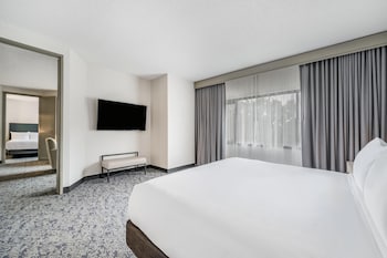 Suite, Multiple Beds, Microwave
