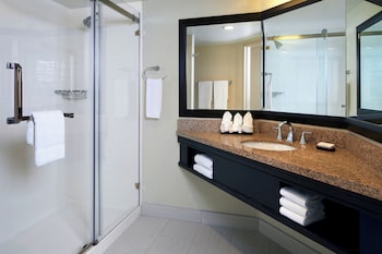 King, Executive Suite, Corner