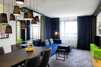 Suite, 1 Bedroom (Living/Dining Area)
