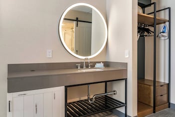 Suite, 1 King Bed with Sofa bed, Hearing Accessible