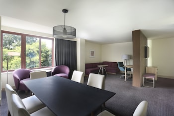 Premium Room, 1 King Bed, Corner (Worklife)