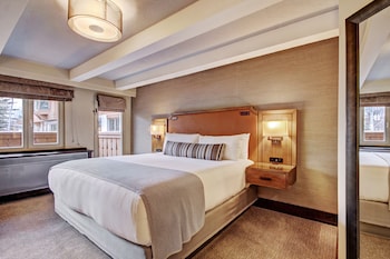Deluxe Room, 1 King Bed