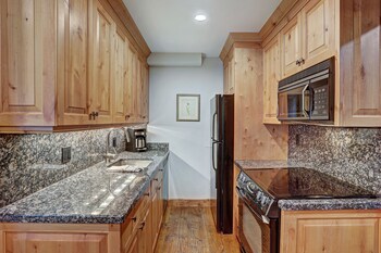 Studio (Lodge, with Murphy Bed)